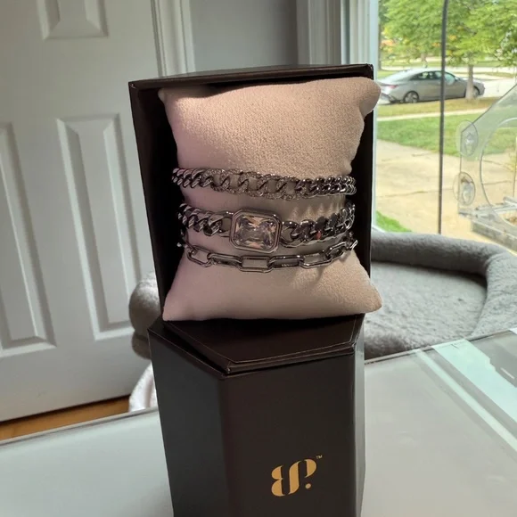 Bomb Party 2025 Luxe Layers Bracelet Edition “Smile big, slay bigger” - Hematite - Picture 3 of 3